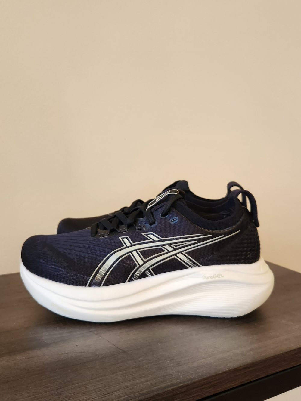 Womens Asics Gel Nimbus 27 Running Shoe Size 6 Wide